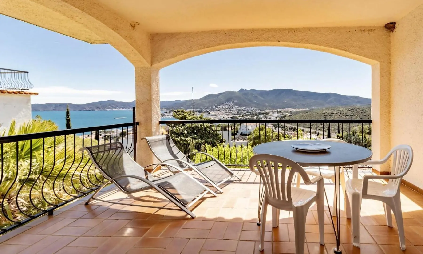Grifeu 11 Apartamento Con Terraza Y Vista Al Mar Llanca