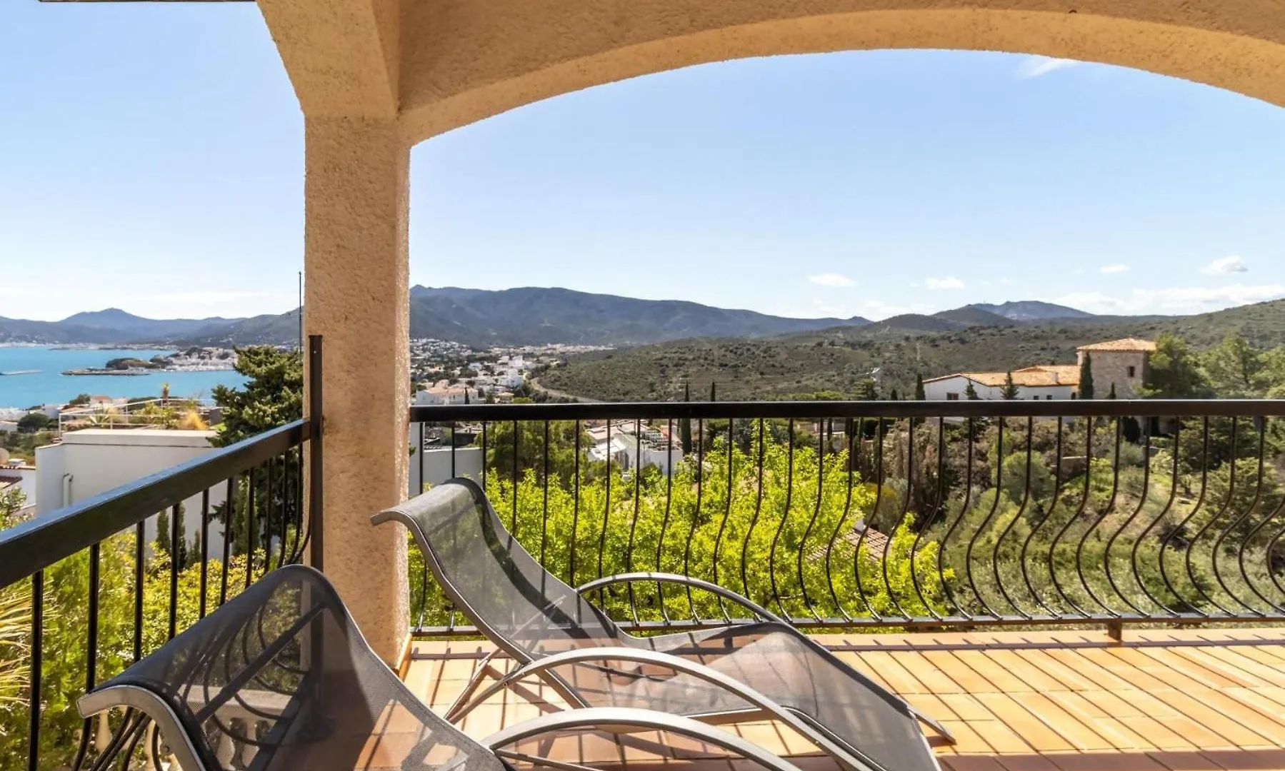 Grifeu 11 Apartamento Con Terraza Y Vista Al Mar Llanca Spain
